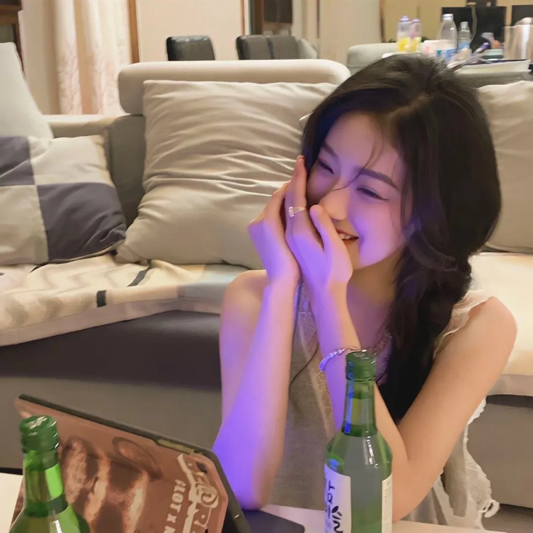 港台老牌艺人深夜出入高档会所，经纪人连夜公关，三天三夜持续发酵